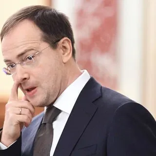 Помощник президента предложил ввести трудовые контракты и распределение для выпускников, обучавшихся за счёт государства или предприятий, что фактически ограничит свободу выбора работы.