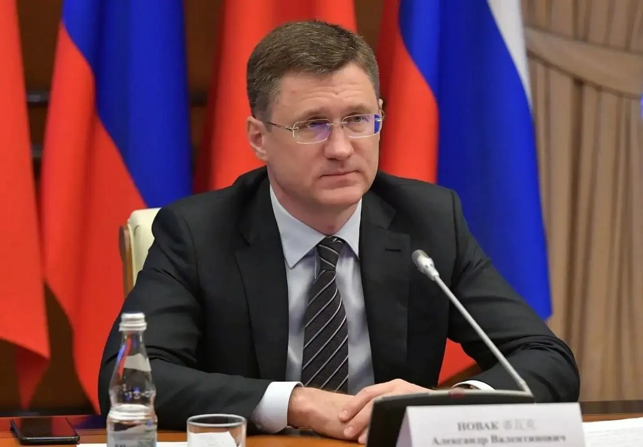 Вице‑премьер заявил, что дефицита топлива нет: всплеск спроса связан с ажиотажем, а власти корректируют логистику для обеспечения регионов.