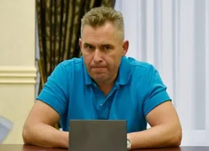 Совет Европейского союза расширил санкционные меры: в новый список вошли свыше 80 человек и организаций, в том числе экс-омбудсмен Павел Астахов и генпрокурор Александр Гуцан; среди попавших под ограничения — журналисты и блогеры.