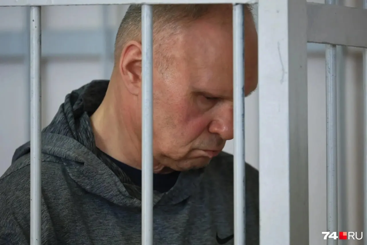 Станислава Харченко признали виновным в получении взятки в виде iPhone и злоупотреблении полномочиями. До уплаты штрафа на его имущество наложен арест.