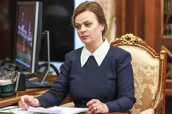 Президент подписал указ о включении в президиум Совета при президенте РФ статс‑секретаря — заместителя министра обороны Анны Цивилевой. Ранее также расширялись полномочия фонда «Защитники Отечества», который теперь будет поддерживать новые категории ветеранов боевых действий.