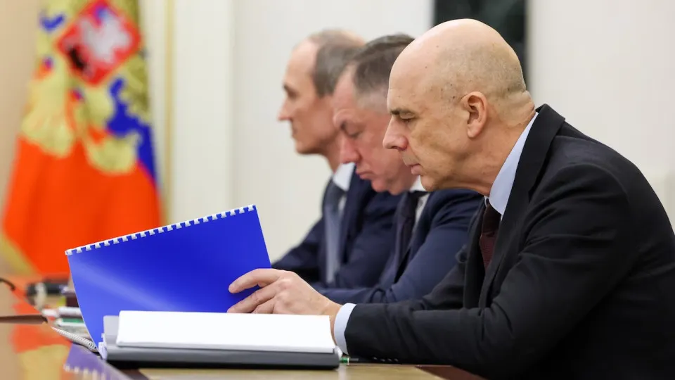 Резкая распродажа на долговом рынке: RGBI опустился до февральского минимума, а доходности длинных ОФЗ превысили 15% на фоне бюджетных рисков, роста военных расходов и осторожной позиции Центробанка.