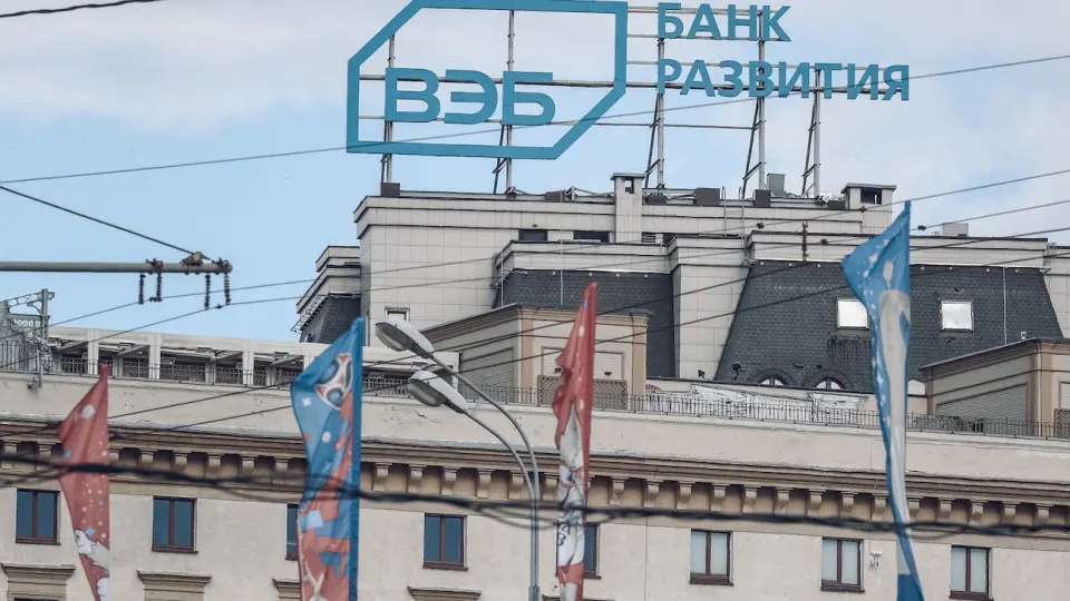 Госкорпорация ВЭБ объявила о планах по снижению расходов и сокращению штата на 15% в рамках подготовки бюджетных параметров на 2027 год на фоне «кредитного охлаждения» экономики.