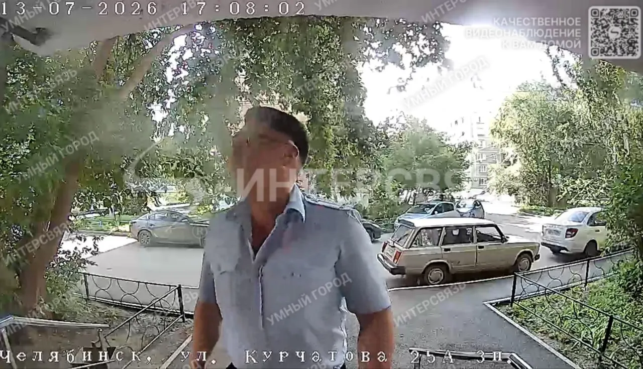 Урбанист Михаил Попов перестал выходить на связь вечером 13 июля — это случилось после того, как он сообщил о попытке визита участкового и выложил фото из больницы с капельницей и шейным фиксатором.