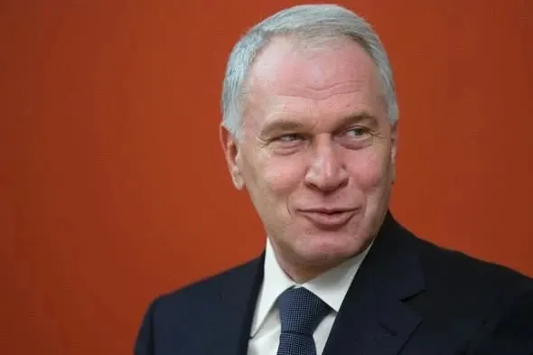 Юрия Ковальчука удостоили ордена III степени за вклад в социальные проекты, сохранение культурно‑исторических ценностей и благотворительную деятельность; ранее он уже получал орден IV степени.