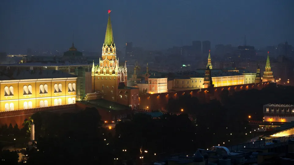 По распоряжению, поступившему в июне, подконтрольные каналы должны сократить публикацию фото и видео последствий атак и больше показывать результаты собственных операций. В регионах за нарушения действуют административные меры, часть окружения выступает за уголовное преследование нарушителей.