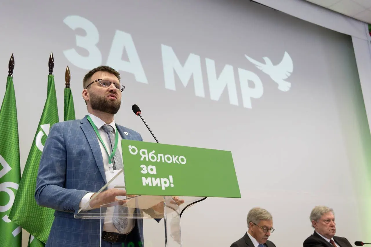 Минюст отклонил просьбу Владимира Дорохова снять с него статус «иностранного агента», сославшись на «факты ведения политической деятельности» — в перечень причин вошли поздравление от лидера партии, поездки в суд, участие в памятных акциях и видеоролик с бумажными самолётиками.