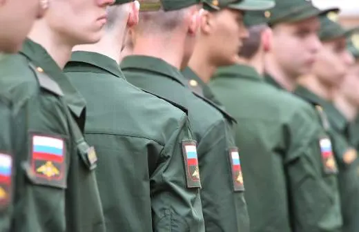 Правительство поддержало законопроект, позволяющий направлять солдат срочной службы в пожарные подразделения МЧС для тушения пожаров и аварийно‑спасательных работ по всей стране.