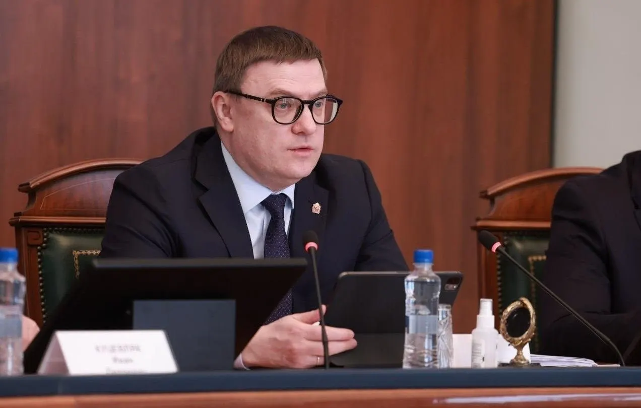 Корректировка бюджета на 2026–2028 годы обнажила долговой кризис: регион тратит миллиарды на обслуживание займов, готовится к сокращению расходов и снова берёт кредиты на крупные проекты.