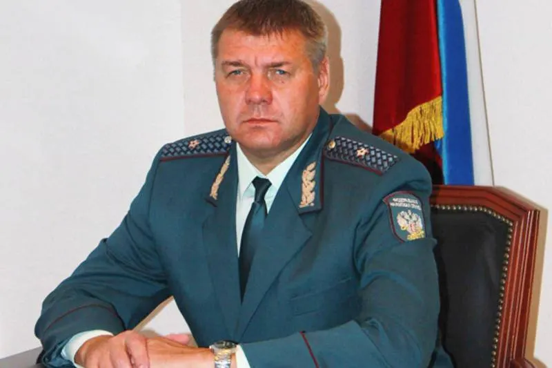 Бывший начальник УФНС по Свердловской области Сергей Логинов был задержан в Челябинске. По делу есть показания и данные о крупных суммах вознаграждений.