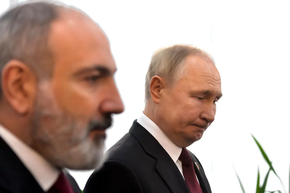 За январь—май 2026 года товарооборот между Арменией и Россией составил $2,196 млрд — снижение на 21,5%. Доля России в структуре торговли упала с 35,1% до 28%. Причины связывают с ухудшением двусторонних отношений и ограничениями на импорт.
