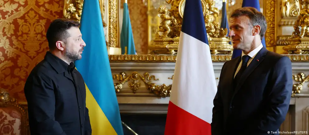 Президент Франции объявил о скорой передаче Украине зенитно-ракетных комплексов SAMP/T, радиолокационных систем и подготовленной покупке истребителей Rafale. Киеву также выданы лицензии на производство ряда французских вооружений. Союзники планируют многонациональные учения, а немецкий канцлер призвал к переговорам.