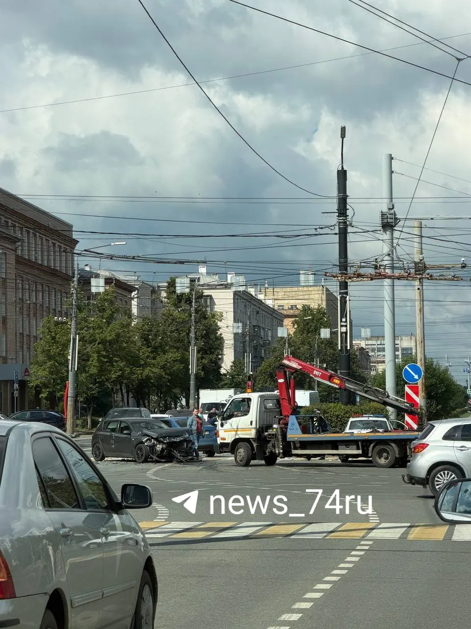 На перекрёстке Ленина и Энгельса столкнулись «Киа Сид» и «Шкода Рапид»; пострадали оба водителя — 69-летняя женщина и 35-летний мужчина, сообщили в ГАИ.