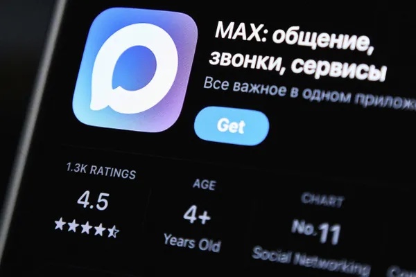 Федеральная антимонопольная служба потребовала от Apple до 15 июля устранить нарушения: дать пользователям возможность пользоваться российскими поисковыми системами по умолчанию и обеспечить предустановку отечественного ПО на iPhone и iPad. В случае игнорирования компании грозит штраф до 4 млн рублей. Ранее из App Store исчезли несколько приложений холдинга VK.