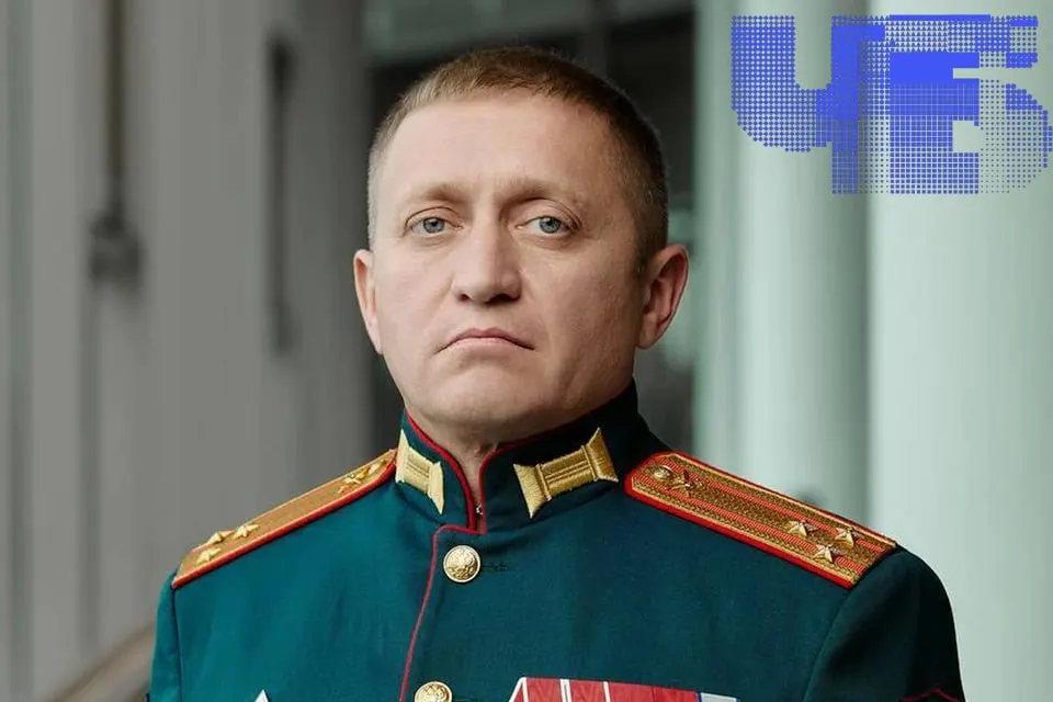 Биография Евгения Мурашова указывает на службу в 3-й мотострелковой дивизии, которую связывают с пытками, массовыми захоронениями и гибелью мирных жителей в Изюме и Купянске; несмотря на это он получил высокую должность в Челябинской области.