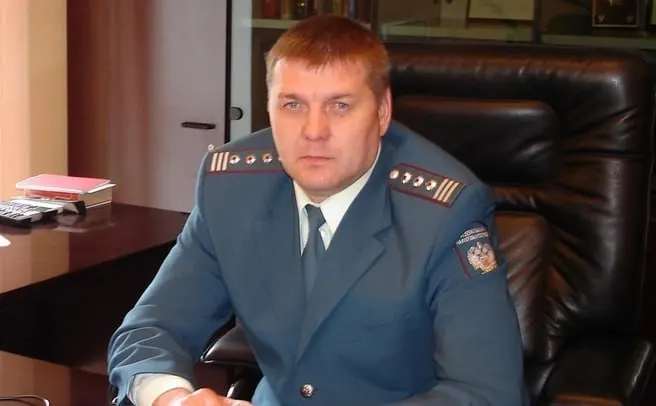 Сергей Логинов, объявленный в международный розыск, прилетел из ОАЭ, сдался и уже около недели находится в следственном изоляторе в Челябинске. Против него расследуют дело о коррупции.