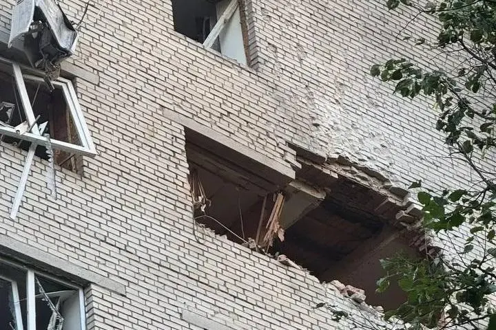 Ночью в посёлке Пионерский Истринского округа упал беспилотник: три человека погибли, пять получили ранения, загорелись несколько частных домов, сообщил губернатор Московской области.