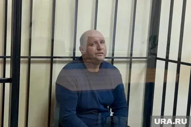 Суд признал Евгения Архипова виновным в получении взяток и превышении должностных полномочий. Ему назначили пять лет колонии и штраф 450 тысяч рублей — это часть серии уголовных дел против руководителей ФСИН в регионе.