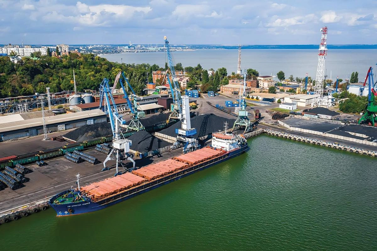 Отгрузки из портов Азовского моря остановлены из‑за атак беспилотников; Минсельхоз предлагает компенсировать до 90% затрат на перевозку зерна в порты Чёрного и Балтийского морей.