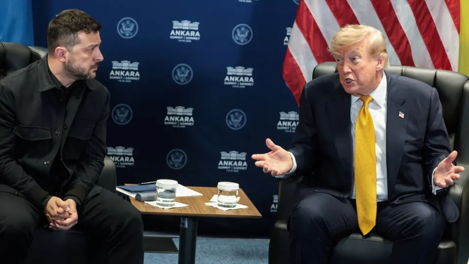 Президент США Дональд Трамп сказал, что поддерживает удары Украины по крупным нефтезаводам, оборонным предприятиям и трубопроводам вглубь территории России, назвав это «эскалацией, которая может помочь завершить конфликт».