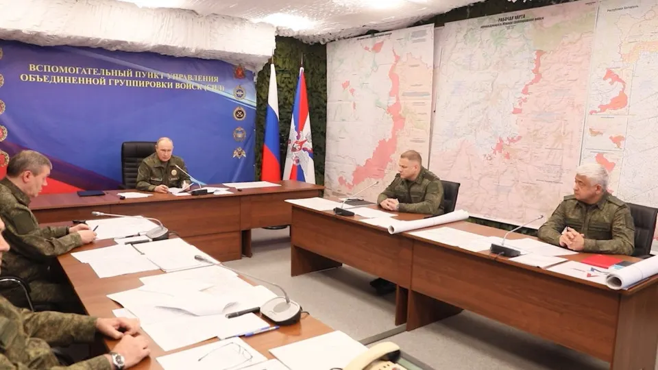 На совещании с военными президент потребовал анализа участия «подстрекателей» в боевых действиях для возможных «ответственных решений» и отдал указание продолжить массированные удары по инфраструктуре Украины.