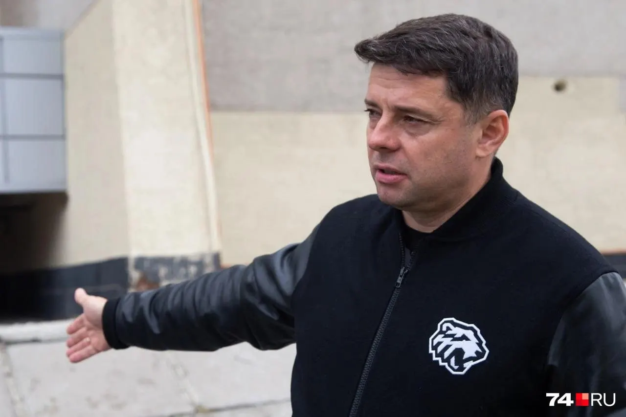 Директора дворца спорта «Юность» в Челябинске уволили без пояснений; вместе с ним уволены заместители и главный бухгалтер.