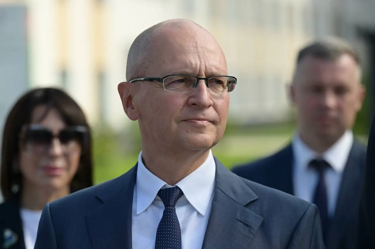 Первый замглавы администрации президента посетил Екатеринбург для проверки подготовки к Международному фестивалю молодёжи; обсуждается возможный визит Владимира Путина на фоне подготовки мероприятия.