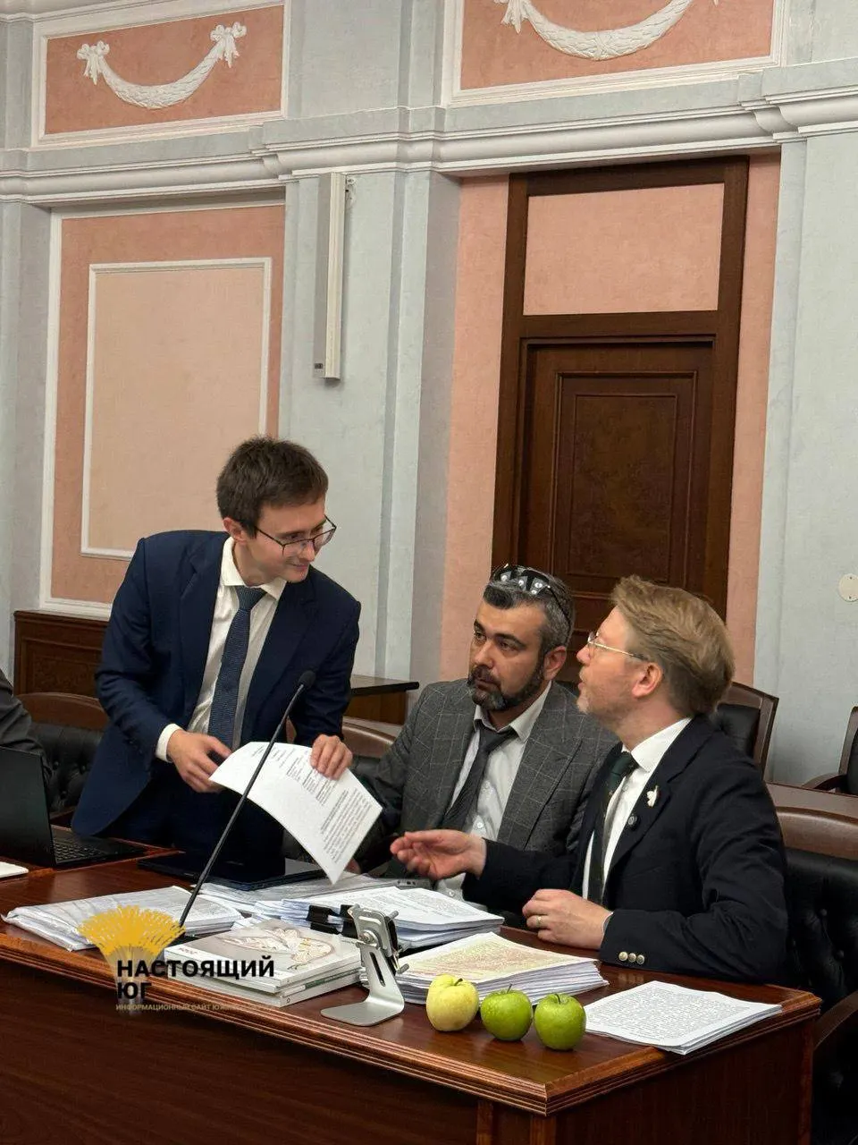 На заседании Верховного суда представитель ЦИК заявил о нарушениях в агитации и авторских правах со стороны партии «Яблоко», включая спорную цитату из интервью и вопросы к соглашению с OpenAI. Решение бюллетеня может быть изменено после судебного разбирательства.
