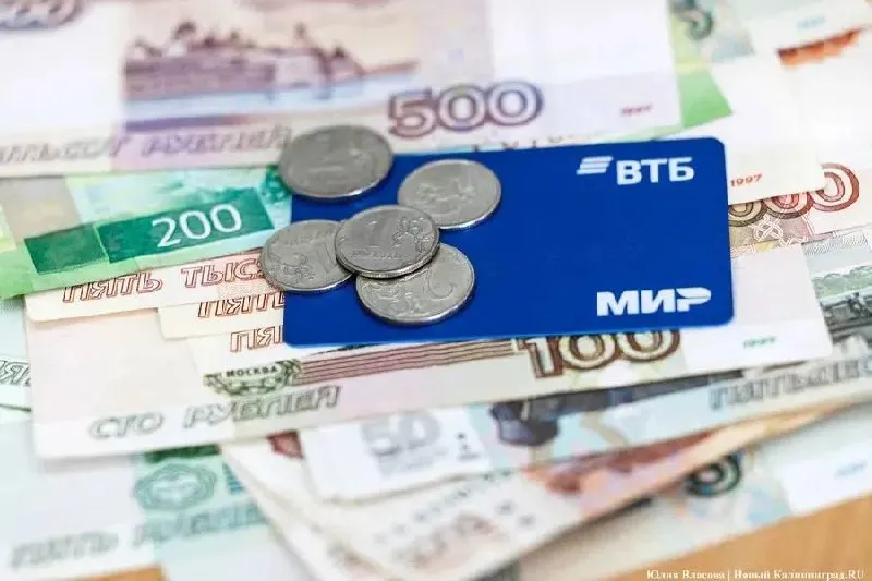 С 1 сентября 2026 года в России начнется массовое внедрение цифрового rubля. Банки заявили о полной готовности к запуску третьей формы национальной валюты и возможности открытия кошельков цифрового рубля на собственных балансах.