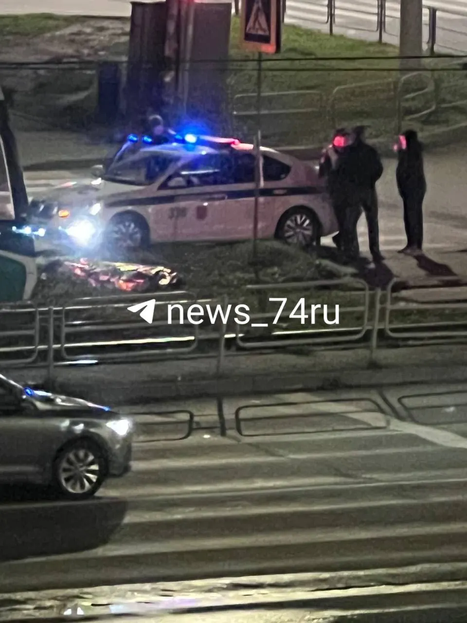 На пересечении проспекта Победы и улицы 40-летия Победы трамвай сбил пешехода; по предварительным данным, мужчина погиб. Расследование проводится.