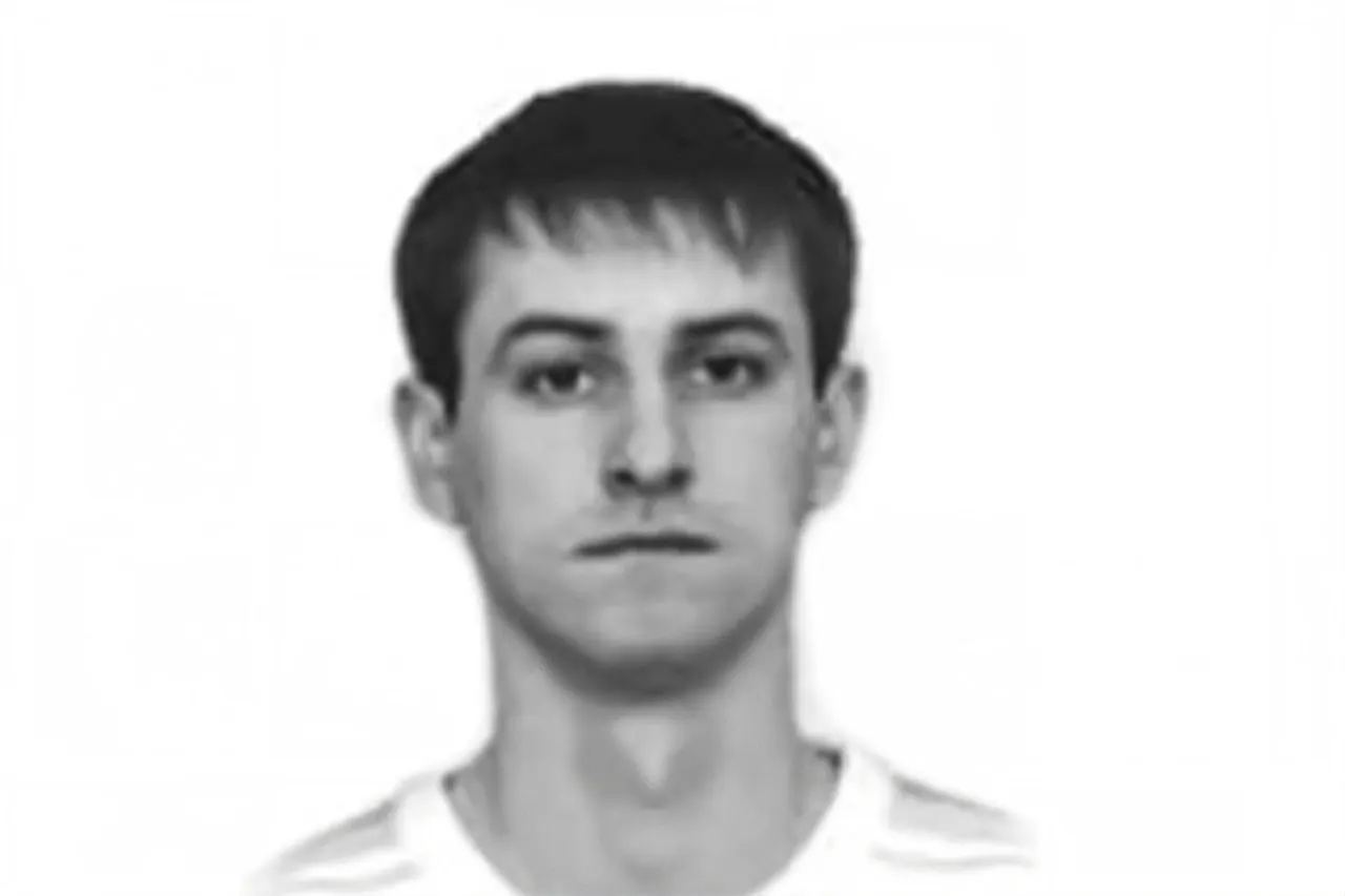 39-летний Андрей Семенов разыскивается по делу о мошенничестве; отец Анатолий Семенов и младший брат ранее оказались под домашним арестом, сын, по данным следствия, сейчас за границей — предположительно в Аргентине.