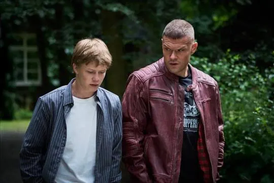 19-летний Тимофей Кочнев дебютирует в главной роли в комедии «Малой», премьера — 17 августа.