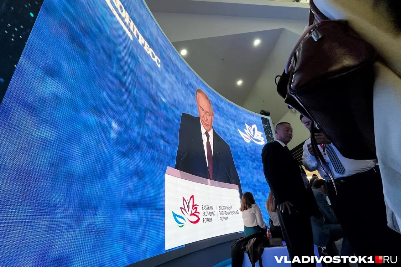 Президент России примет участие во Восточном экономическом форуме-2026 во Владивостоке; запланированы совещания, встречи с губернатором Приморского края и лидерами стран Азиатско-Тихоокеанского региона.