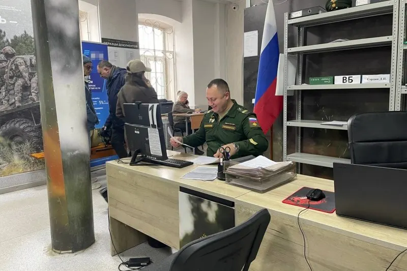 Официальные лица опровергли слухи о мобилизации; эксперты видят в этом попытку давления на общественное мнение.