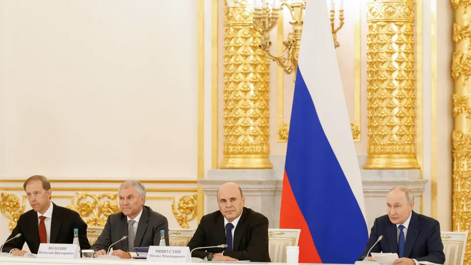 Власти анонсируют меры по трудоустройству вернувшихся с фронта участников боевых действий и сохранению рабочих мест.
