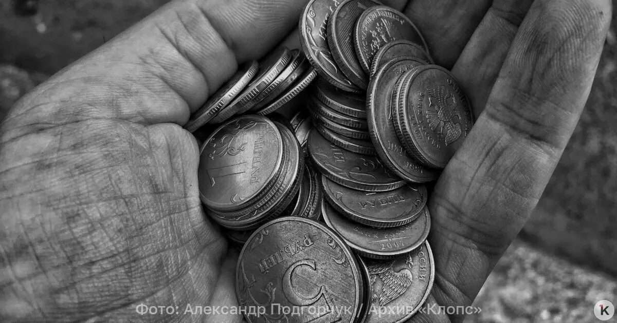 Средняя пенсия работающих пенсионеров достигает примерно 24 929 рублей, неработающие получают около 27 850 рублей; данные показывают различия между группами Пенсионеров.