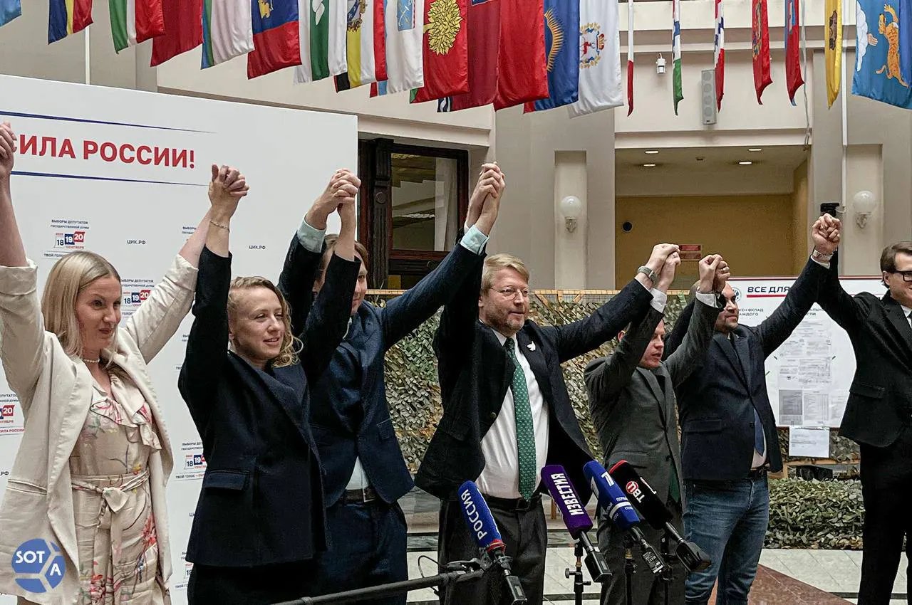 Оппозиционные деятели за пределами России запустили кампанию в поддержку партии Яблоко перед парламентскими выборами, призывая прийти на участки 20 сентября в полдень.