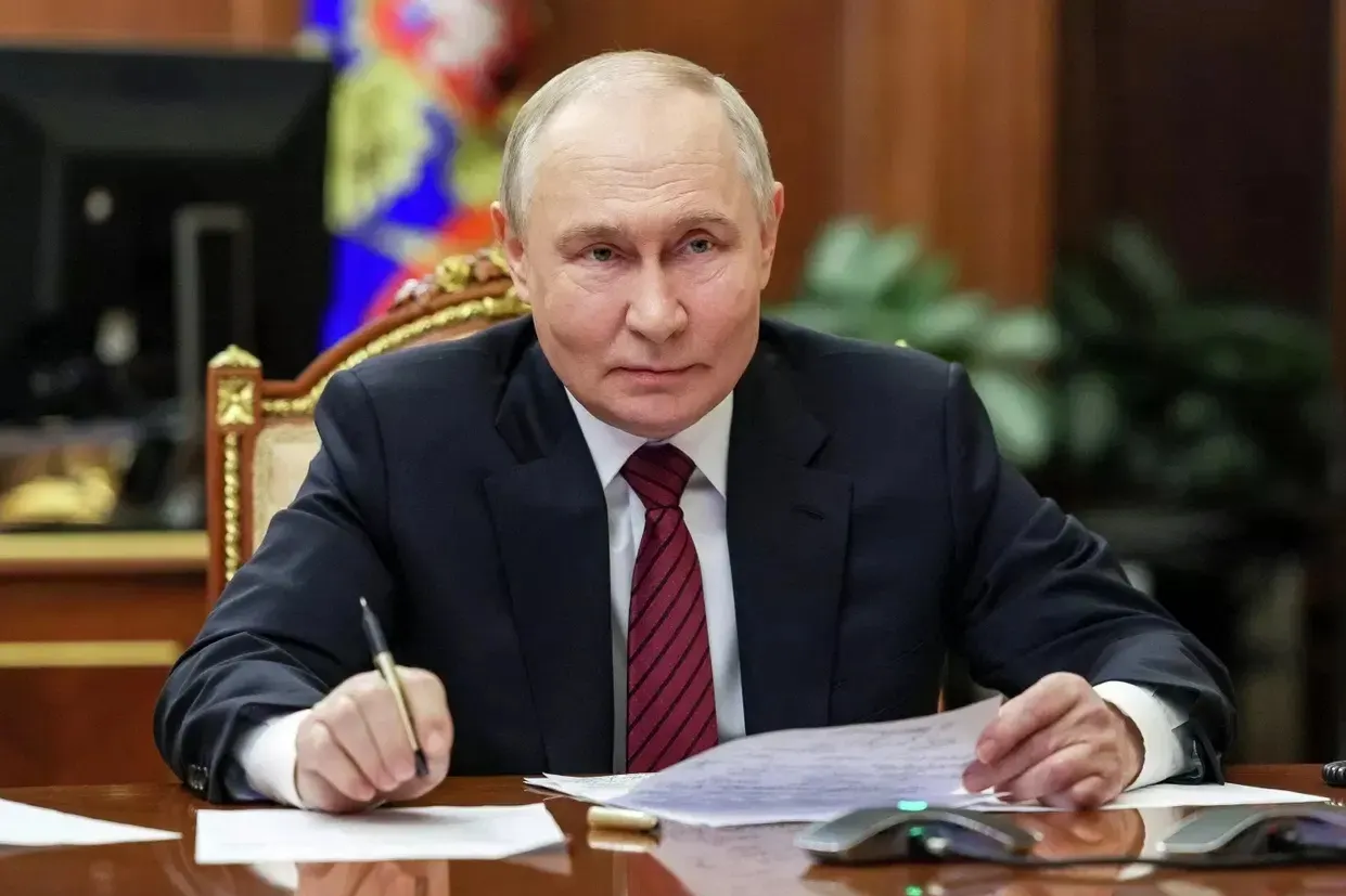За семь с половиной месяцев 2026 года безвозмездные поступления бизнеса в федеральный бюджет достигли рекордной суммы, обсуждаются дальнейшие шаги по финансированию государственного бюджета.