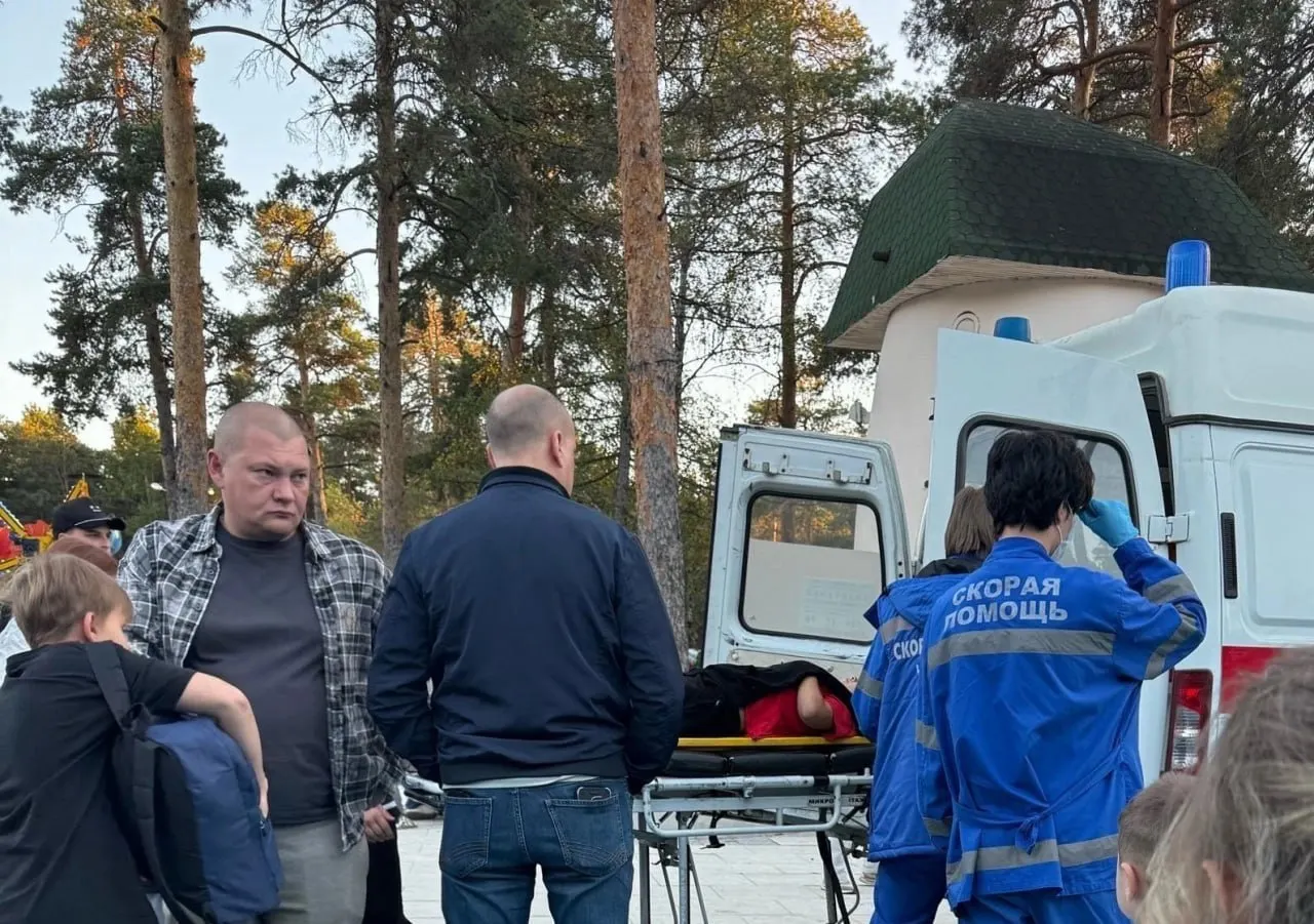 12-летний мальчик пострадал на новой детской площадке после реконструкции парка; общая стоимость работ составила 903 млн рублей.