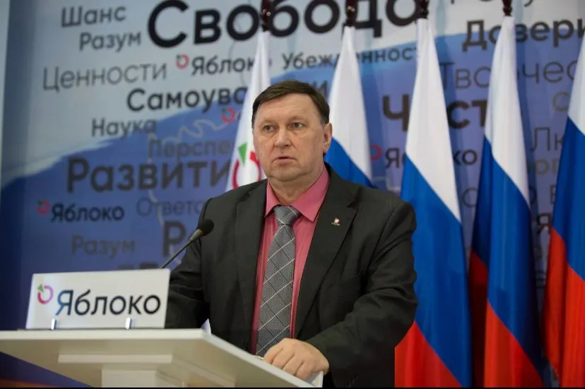Широкая волна арестов и судебных разбирательств вокруг кандидатов от партии «Яблоко» в Москве и Екатеринбурге: последние сроки снятия кандидатов и новые решения судов.
