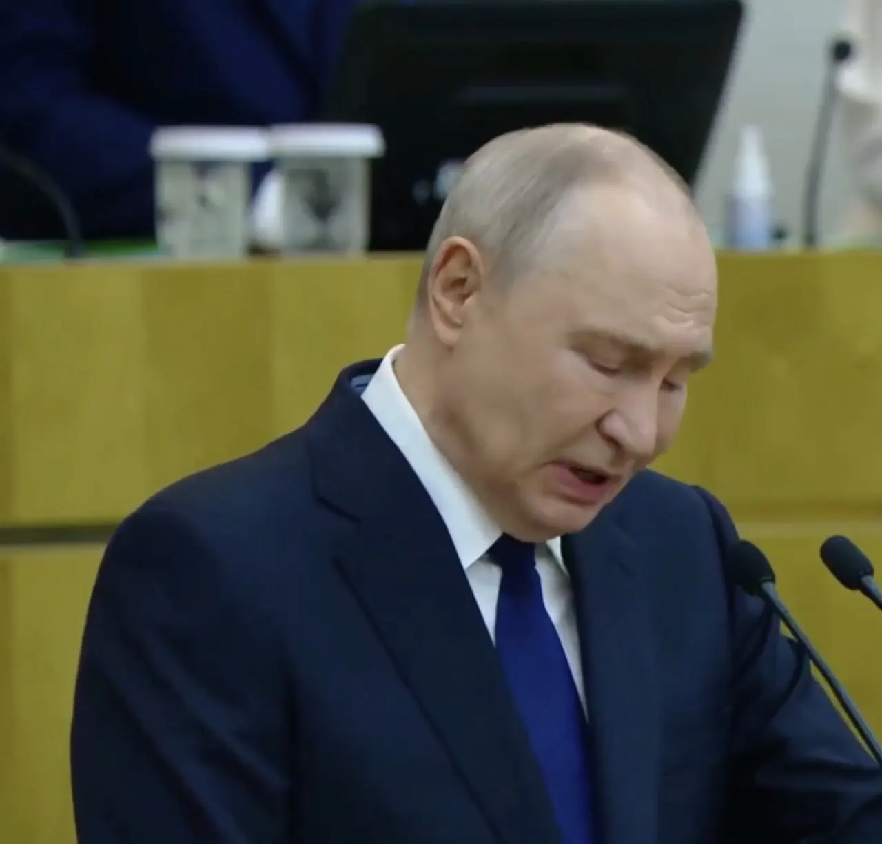 На открытии Госдумы нового созыва президент подчеркнул уверенность в стабильности экономики, важность суверенитета и поддержку военным и их семьям.