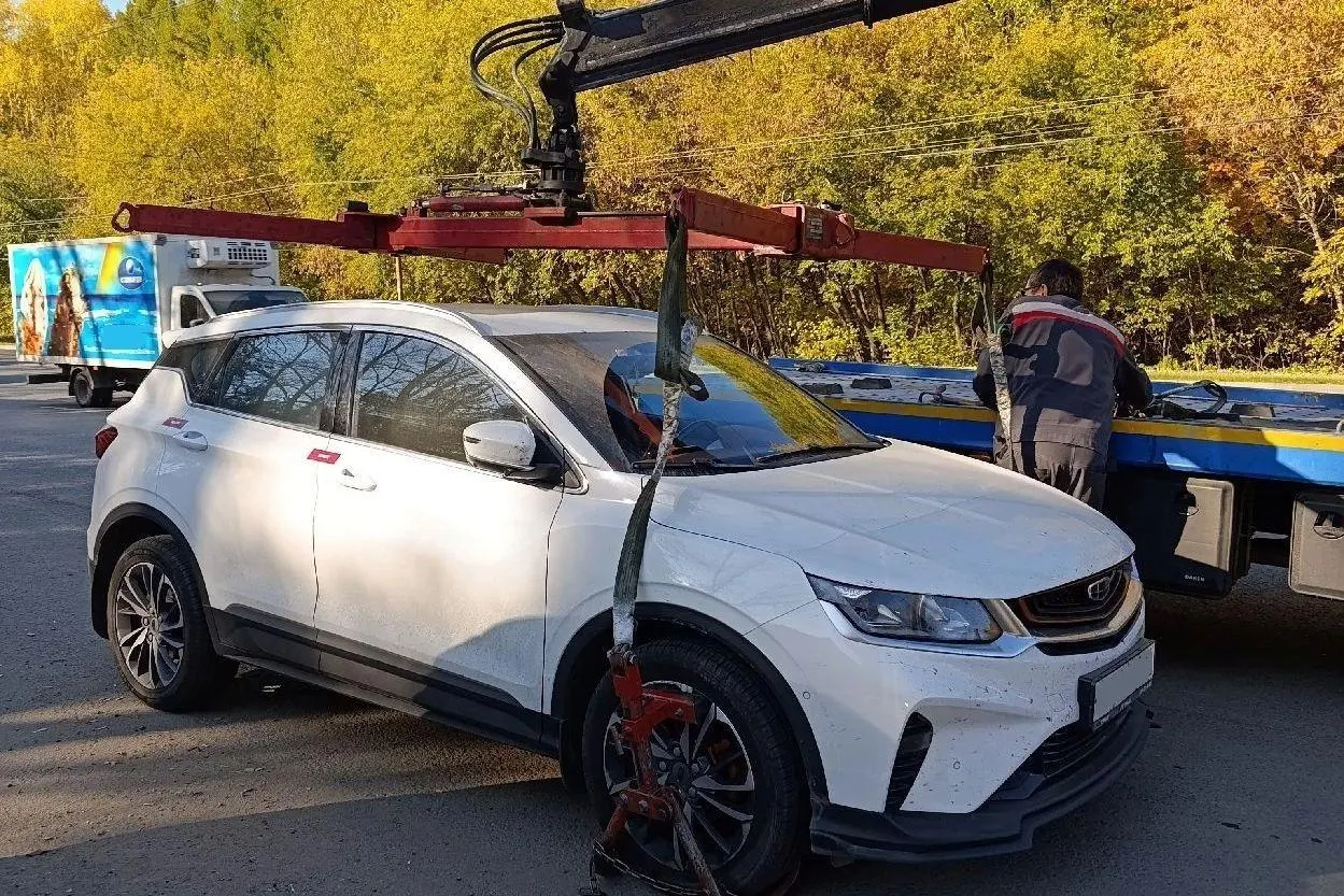 У челябинского юридического лица, владеющего автомобилем Geely Coolray, накопилось почти 1,54 млн рублей штрафов: часть долгов уже просрочена, возможно взыскание и продажа машины.