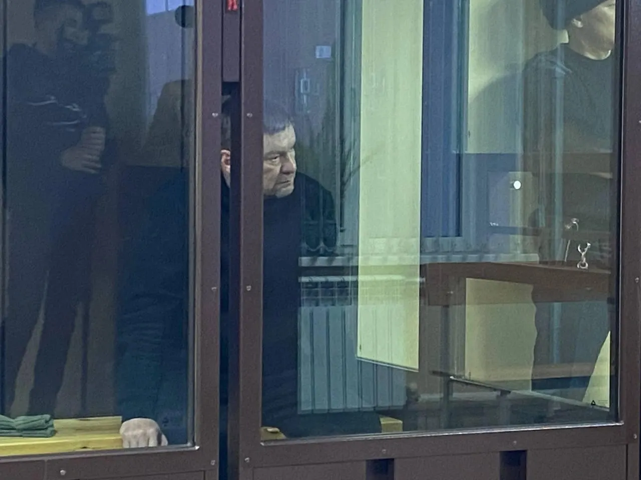 Суд вынес наказание: конфискация 4,3 млн рублей и запрет на работу в муниципальных и государственных структурах после освобождения.