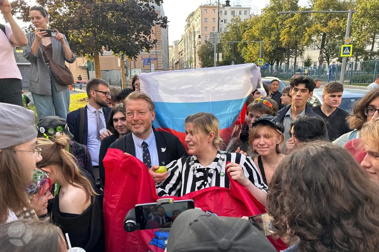ВС отказался передать надзорную жалобу партии «Яблоко» на отмену регистрации её федерального списка на выборах в Госдуму; party планирует дальнейшие обращения.