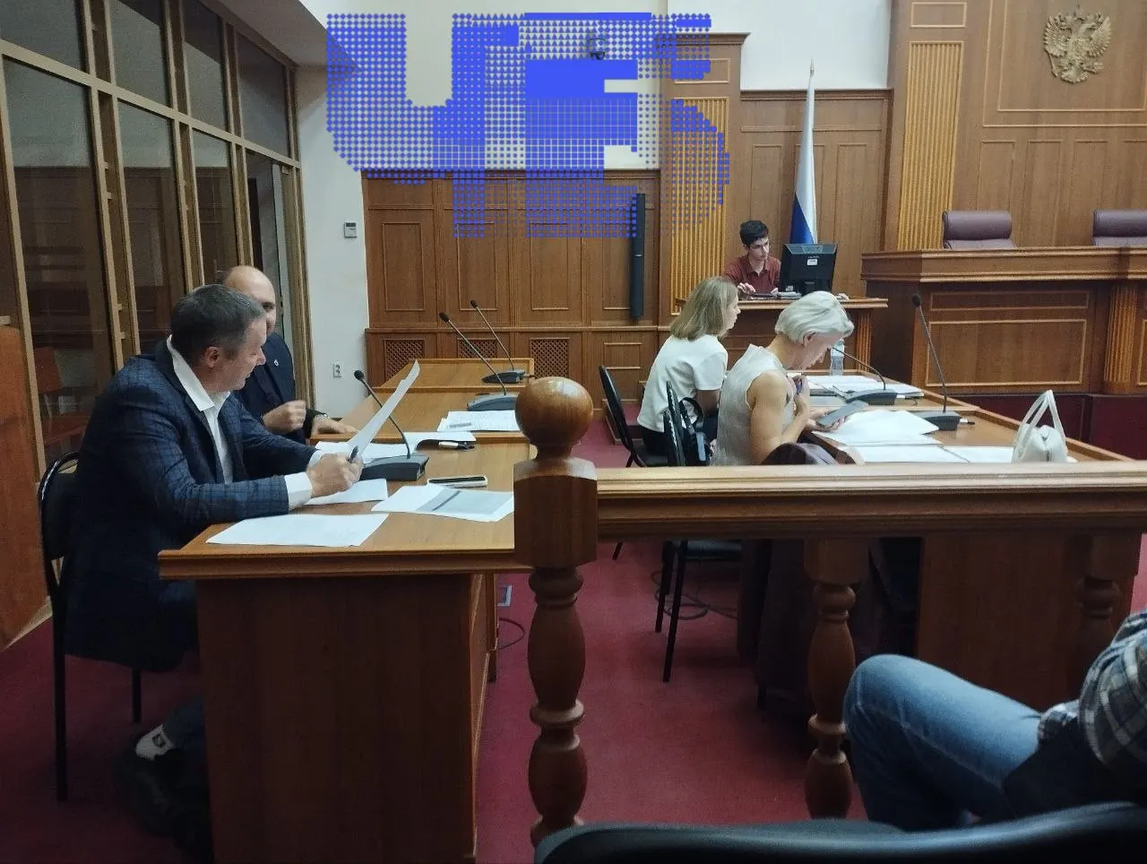 Иск подал кандидат от партии «Зелёные» Артём Кунгурцев; процесс ведёт судья Иван Андреев. Экоактивистка Надежда Вертяховская поддержала претендента, оппозиция требует прекратить зачистку кандидатов через спойлеров и ангажированные суды.