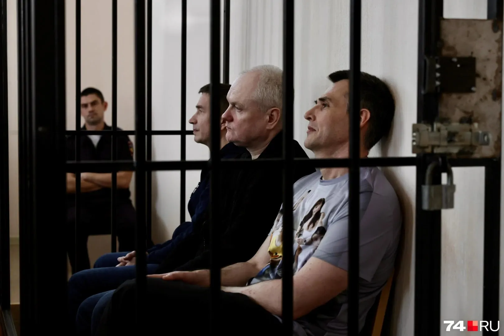 Расследование продолжает выявлять схемы завышения расходов на дорожные работы в Челябинской области, вовлечены чиновники и подрядчики.