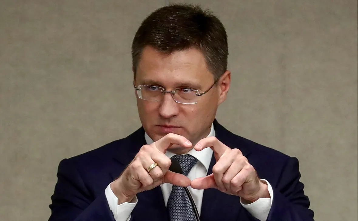 Беспилотники атаковали три российских НПЗ и один газохимический комплекс; одно предприятие понесло незначительные повреждения. Правительство сообщает о возобновлении атак и продлении до конца января запрета на экспорт дизельного топлива.