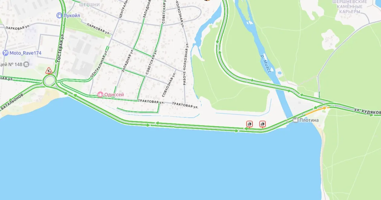 На Шершнях столкнулись около пяти автомобилей на полосе в направлении Северо-Запада; движение затруднено, уточняются подробности.