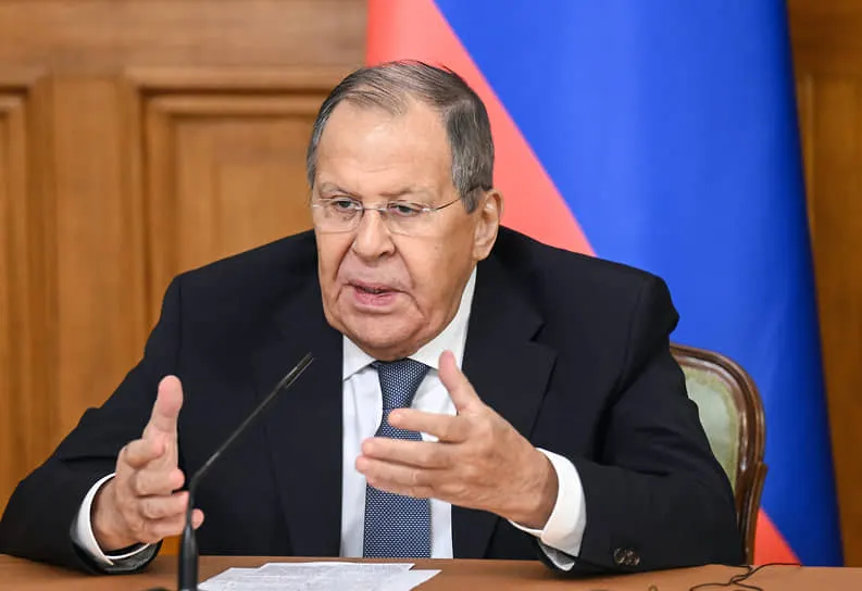 Лавров заявил, что информационная война вокруг операции на Украине будет продолжаться и имеет тенденцию к обострению.