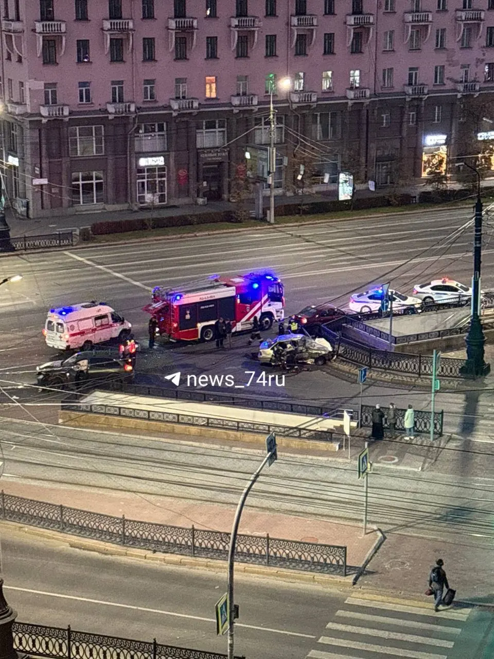На площади Революции произошло смертельное ДТП между двумя автомобилями; погиб пассажир Daewoo, еще двое пострадали.